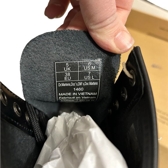 🥾 Dr. Martens 1460 Smooth Leather Boots – Size 6 (Women’s 7) – New in Box - Picture 4 of 6